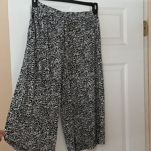 Worthington Capri Pants